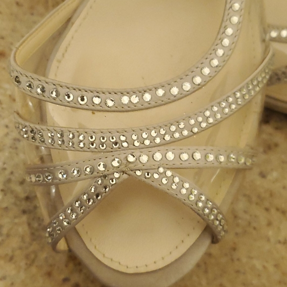 E live from  the red carpet,please  see damage - Picture 2 of 7